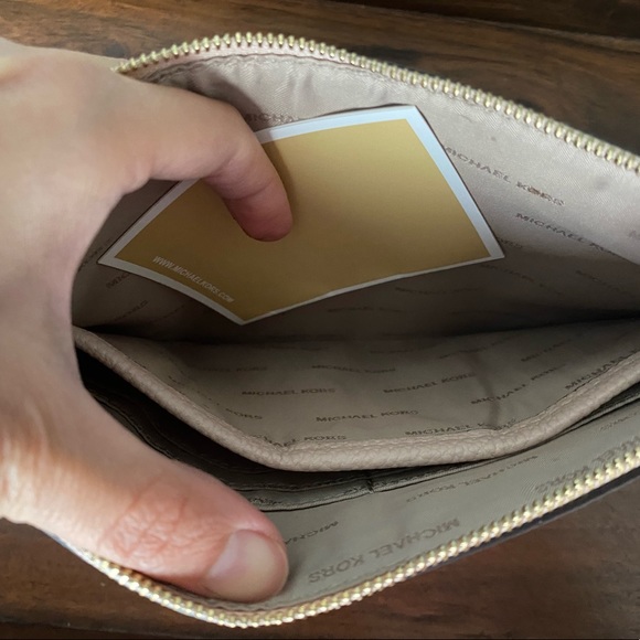 Closet Closing Sunday!! Taking Offers! MICHAEL KORS & CALVIN KLEIN Purses - Picture 10 of 13